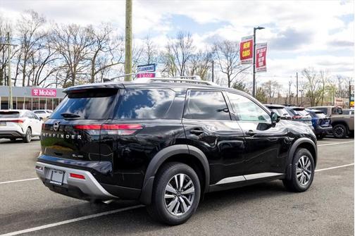2025 Nissan Pathfinder SL 4WD