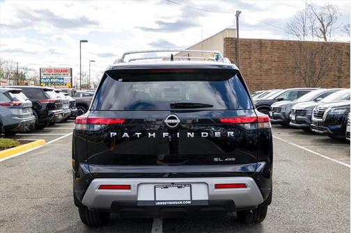 2025 Nissan Pathfinder SL 4WD