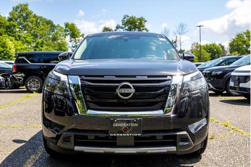 2025 Nissan Pathfinder SL 4WD