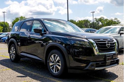 2025 Nissan Pathfinder SL 4WD