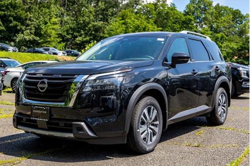 2025 Nissan Pathfinder SL 4WD