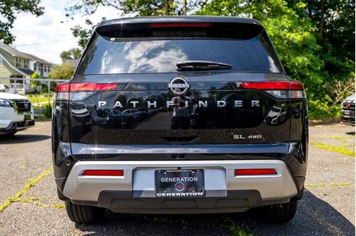 2025 Nissan Pathfinder SL 4WD