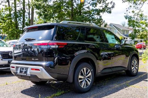 2025 Nissan Pathfinder SL 4WD