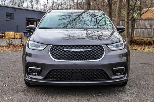 Granite Crystal Metallic Clearcoat 2023 Chrysler Pacifica Touring L