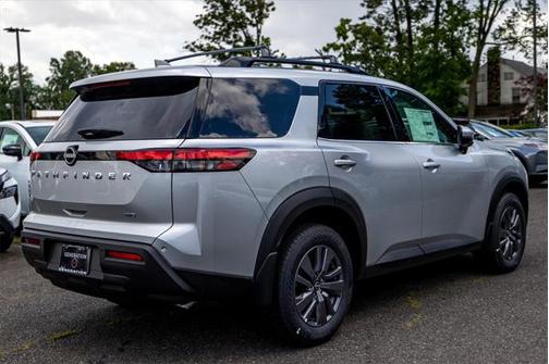 2025 Nissan Pathfinder SV 4WD