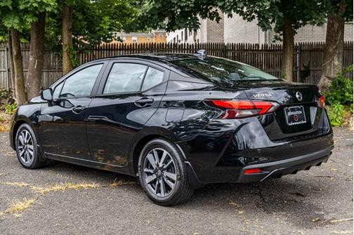 2021 Nissan Versa 1.6 SV