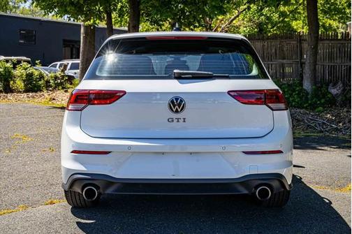 2024 Volkswagen Golf GTI 2.0T SE DSG