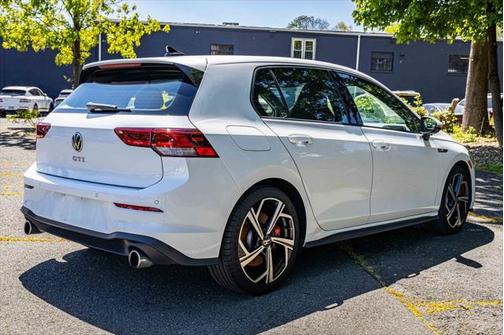 2024 Volkswagen Golf GTI 2.0T SE DSG