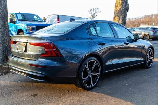 2024 Volvo S60 B5 Core Dark Theme