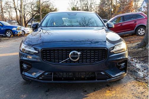 2024 Volvo S60 B5 Core Dark Theme