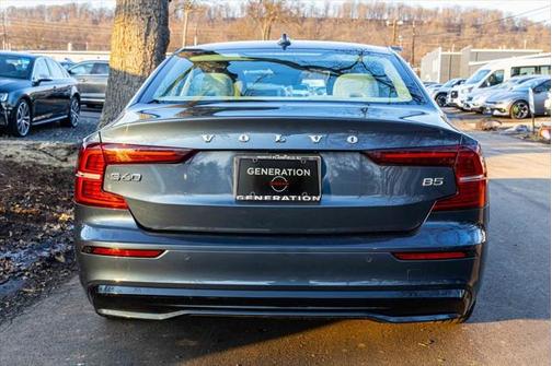 2024 Volvo S60 B5 Core Dark Theme