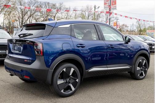 2025 Nissan Kicks SR