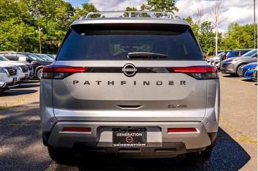 2025 Nissan Pathfinder SL 4WD