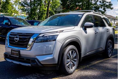 2025 Nissan Pathfinder SL 4WD