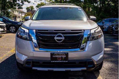 2025 Nissan Pathfinder SL 4WD