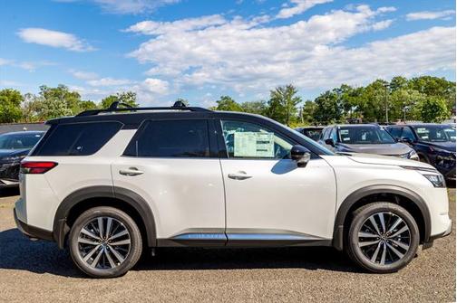 2025 Nissan Pathfinder Platinum 4WD