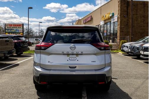 2025 Nissan Rogue SV