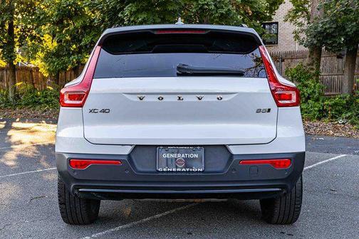 2024 Volvo XC40 B5 Plus Dark Theme