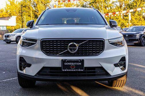 2024 Volvo XC40 B5 Plus Dark Theme