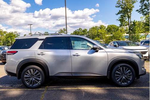 2025 Nissan Pathfinder SL 4WD