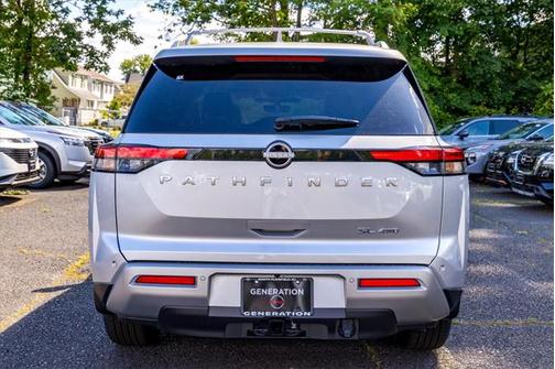 2025 Nissan Pathfinder SL 4WD