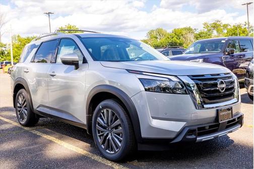 2025 Nissan Pathfinder SL 4WD