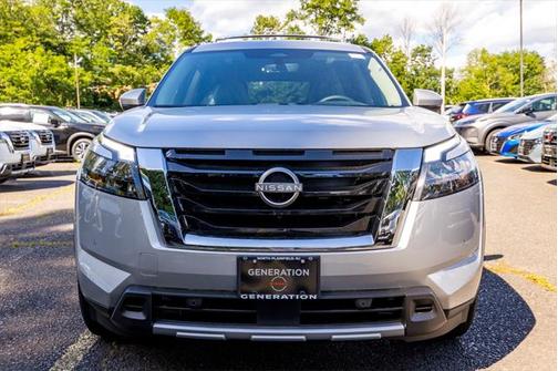 2025 Nissan Pathfinder SL 4WD