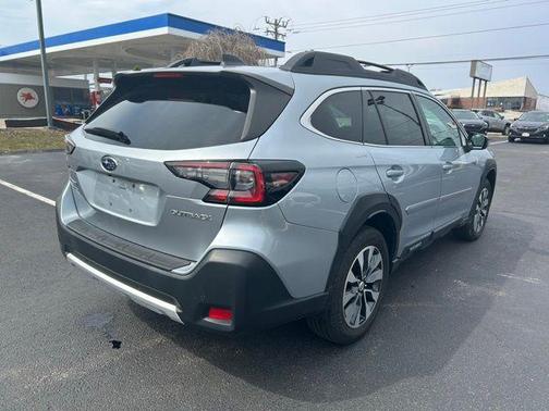 Ice Silver Metallic 2023 Subaru Outback Limited