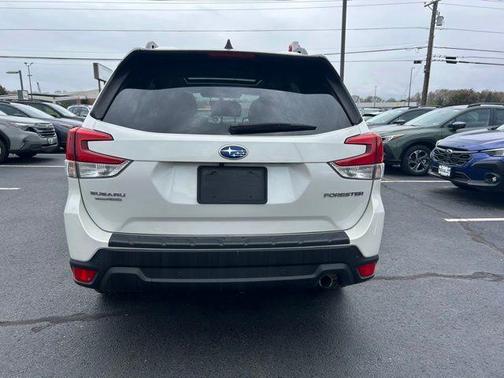 Crystal White Pearl 2024 Subaru Forester Limited
