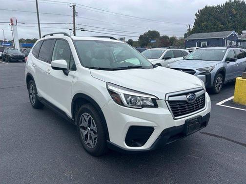 Crystal White Pearl 2019 Subaru Forester Premium