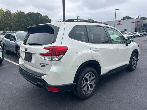 Crystal White Pearl 2019 Subaru Forester Premium