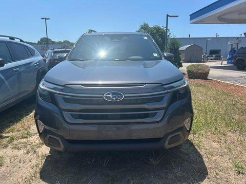 Magnetite Gray Metallic 2025 Subaru Forester Limited