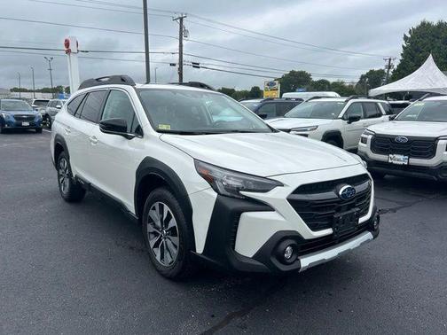 Crystal White Pearl 2024 Subaru Outback Limited