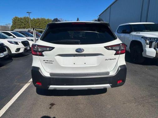 Crystal White Pearl 2024 Subaru Outback Limited
