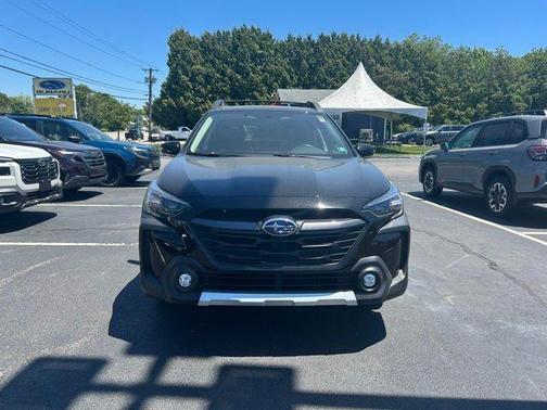 Crystal Black Silica 2025 Subaru Outback Limited