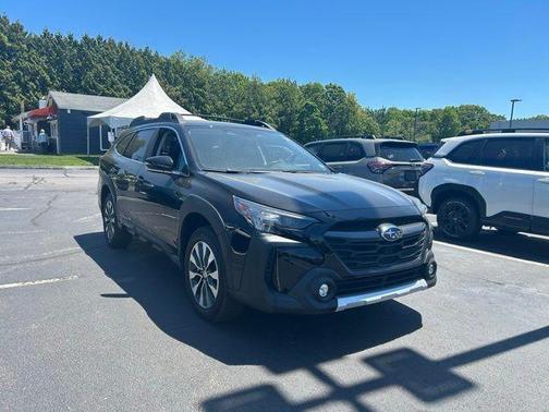 Crystal Black Silica 2025 Subaru Outback Limited