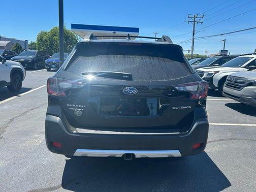 Crystal Black Silica 2025 Subaru Outback Limited