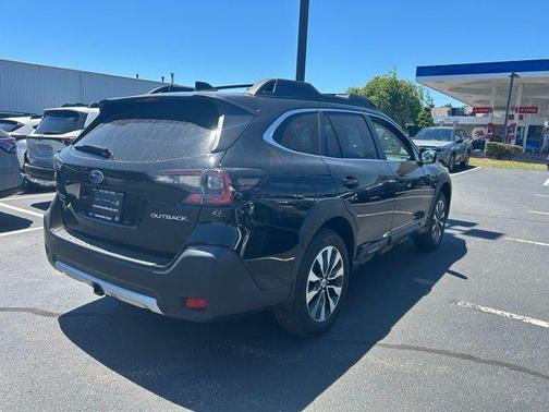 Crystal Black Silica 2025 Subaru Outback Limited