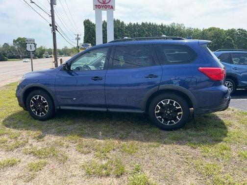 2019 Nissan Pathfinder SL