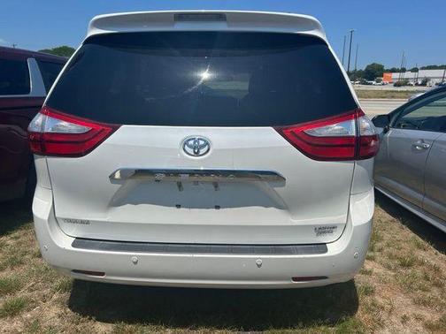 Blizzard Pearl 2016 Toyota Sienna Limited Premium