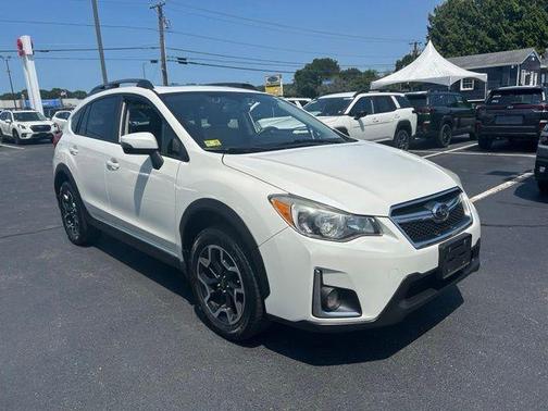 Crystal White Pearl 2017 Subaru Crosstrek 2.0i Limited