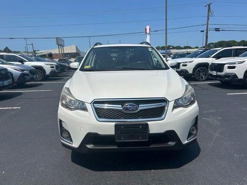 Crystal White Pearl 2017 Subaru Crosstrek 2.0i Limited