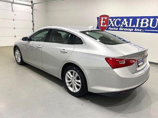 Photo 4 of 31 of 2018 Chevrolet Malibu LT