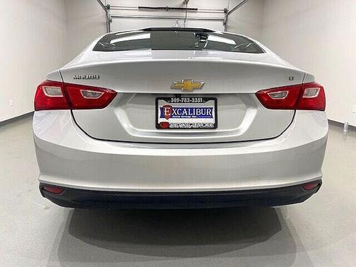 Photo 5 of 31 of 2018 Chevrolet Malibu LT