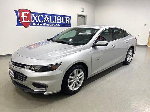Photo 3 of 31 of 2018 Chevrolet Malibu LT