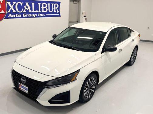 Pearl White Tricoat 2025 Nissan Altima SV FWD