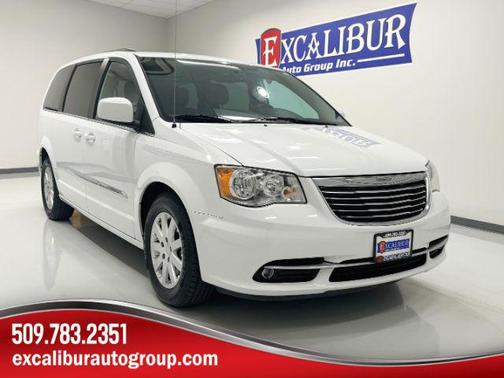 Bright White Clearcoat 2016 Chrysler Town & Country Touring
