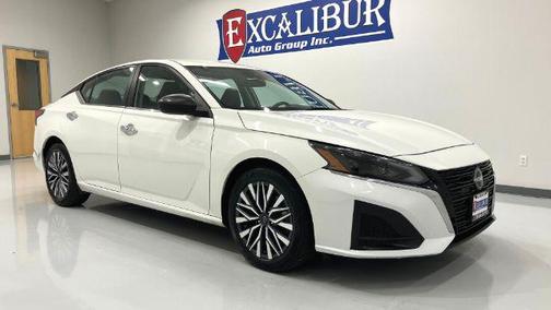 Glacier White 2025 Nissan Altima SV FWD