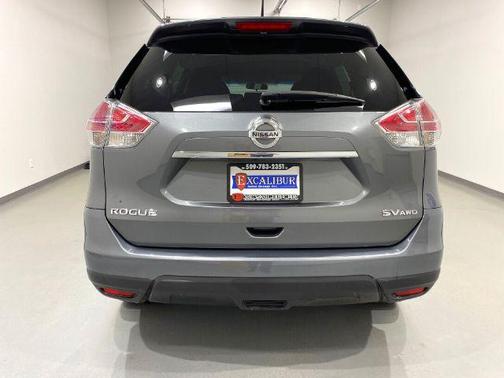 Photo 5 of 33 of 2016 Nissan Rogue SV