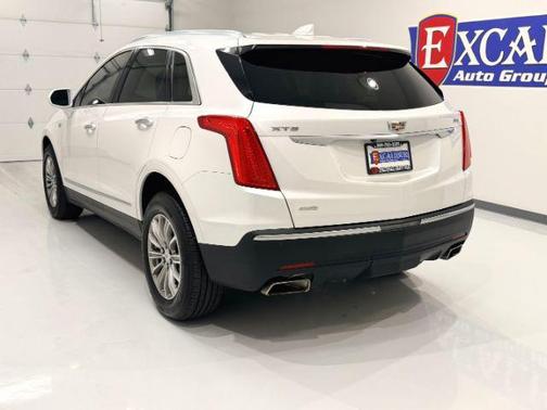 Crystal White Tricoat 2018 Cadillac XT5 Luxury